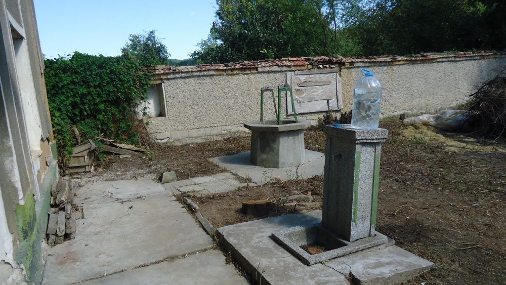 Продава се Къща в с. Веселиново, Област Шумен - 700 кв.м за 23 €/кв.м - Снимка #2