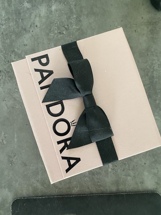 Vând brățară pandora limited ed + full pandantive