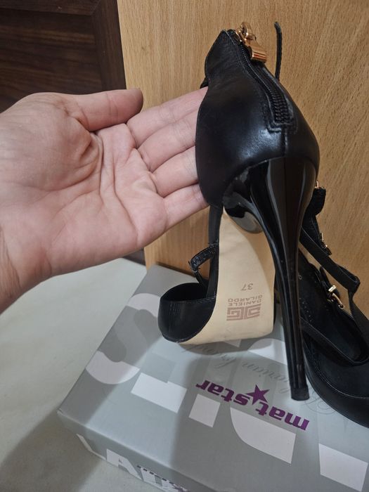 Дамски обувки на висок ток