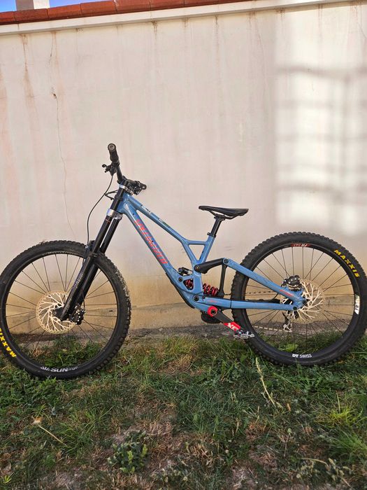 Specialized demo race