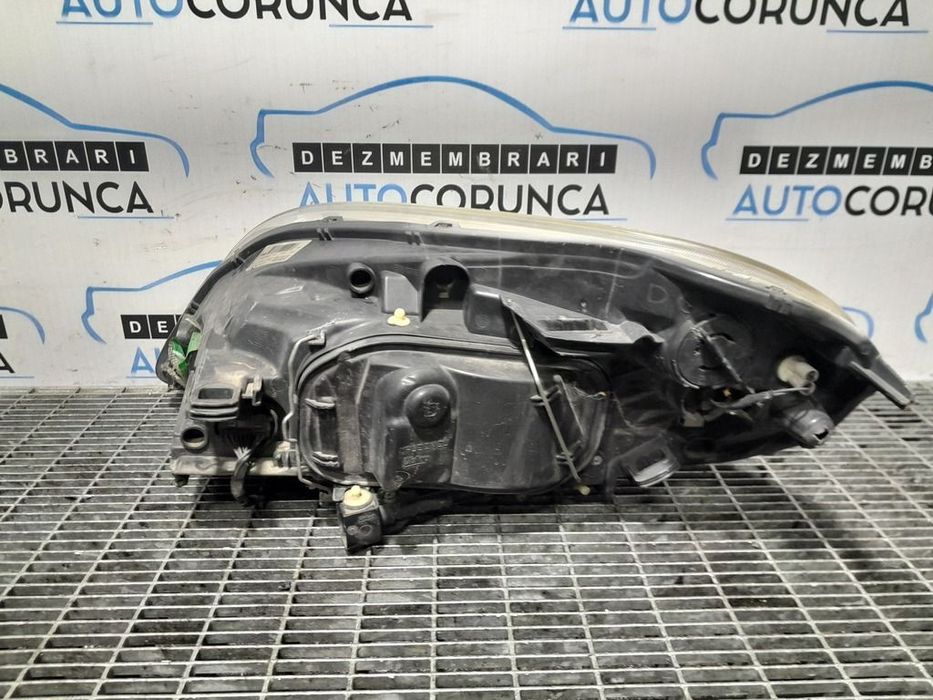 Far Dreapta Volvo XC60 2008 - 2013 SUV 4 Usi (1104) Fara xenon 30763146