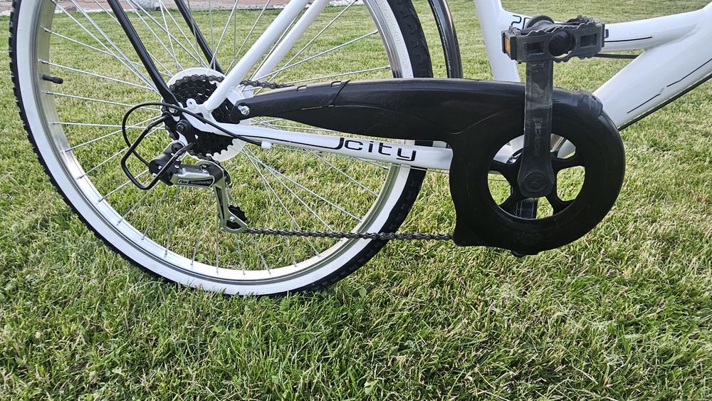 Bicicletă nouă.  Roti 26  cum se vede in poze