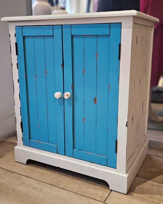 Dulăpior vintage din lemn, decorativ