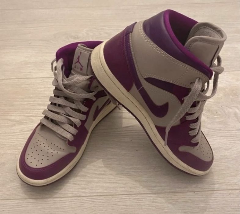 Jordan 1 mid magenta