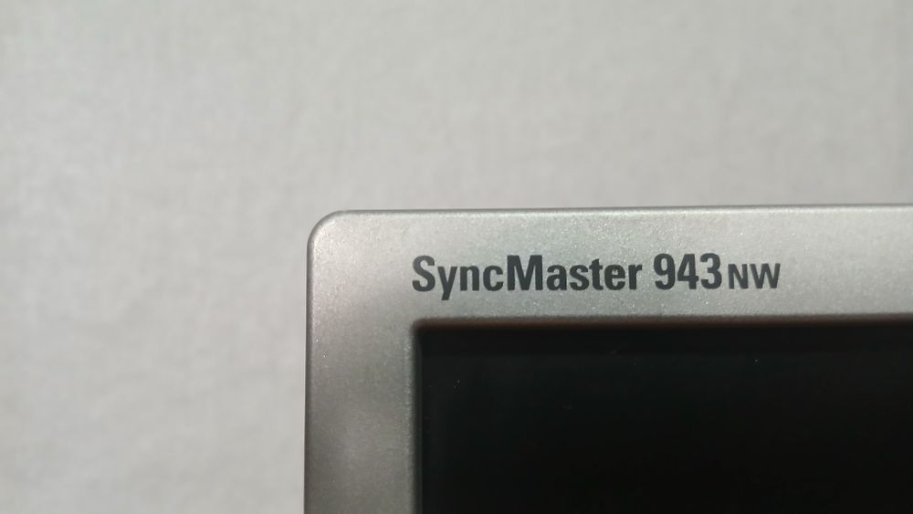 Монитор Samsung SyncMaster 943NW