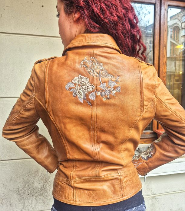 Кожено яке с бродерия