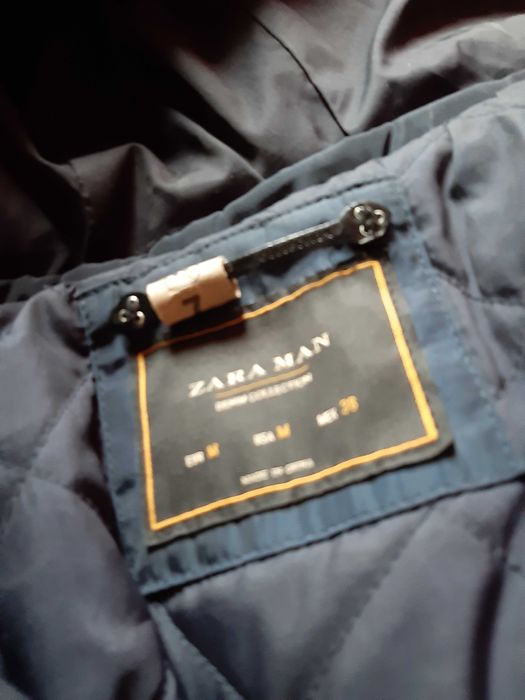 Geaca ZARA de iarna, stare buna, cu fermoarele originale, functionale.