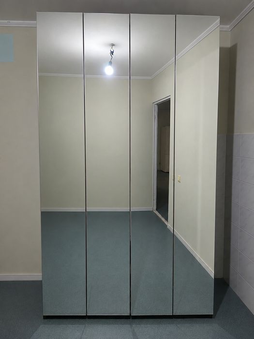Продается шкаф с зеркалом