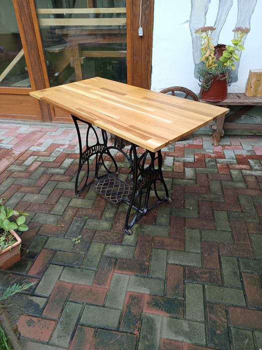 Masa sau birou blat artizanal și mașină de cusut