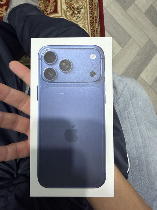 Айфон 17про макс 256новый синий