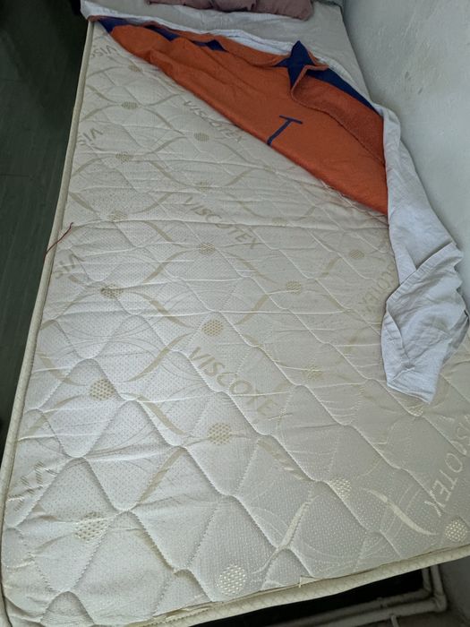 Pat 90x200, stare perfecta, cu saltea viscotex