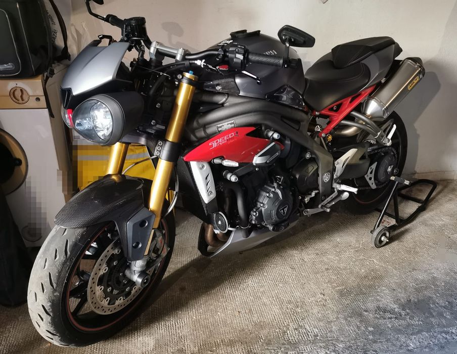 Vând Triumph Speed Triple 1050 R an fabricație 2016