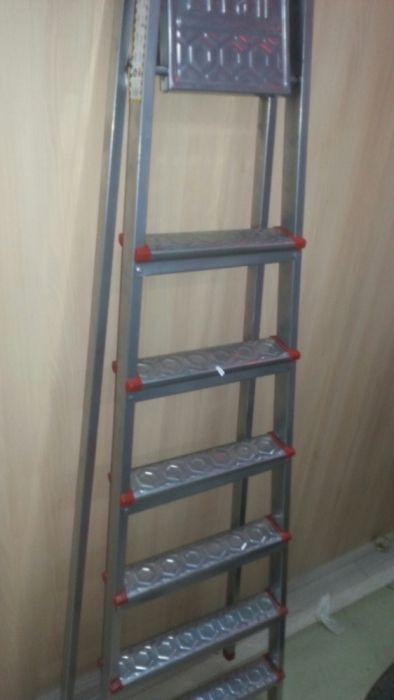 Scara metalica 7 trepte plus 1. 150 kg. Diverse marimi. Noua!