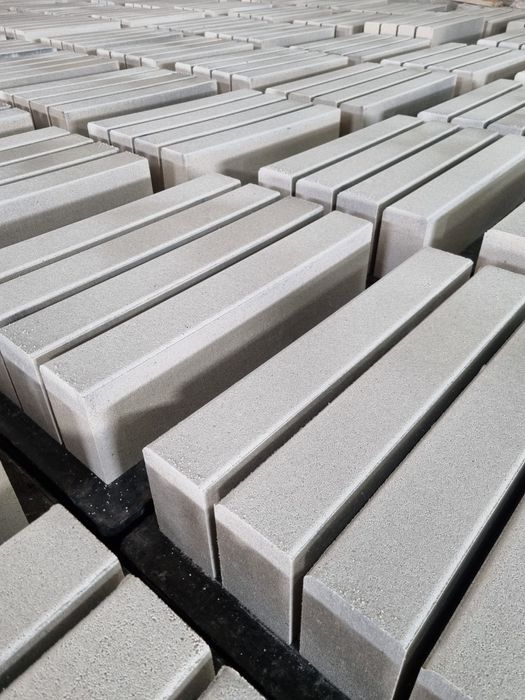 Брусчатка, тротуарная плитка, бордюры, лотки, крышки для лотков.