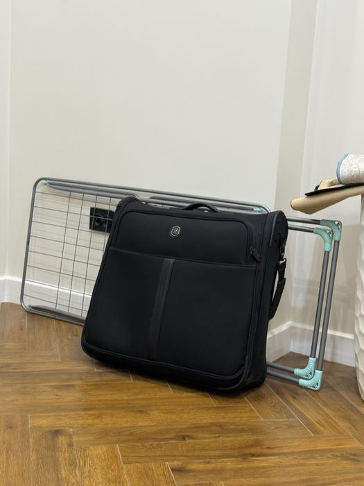 Сумка чемодан черного цвета