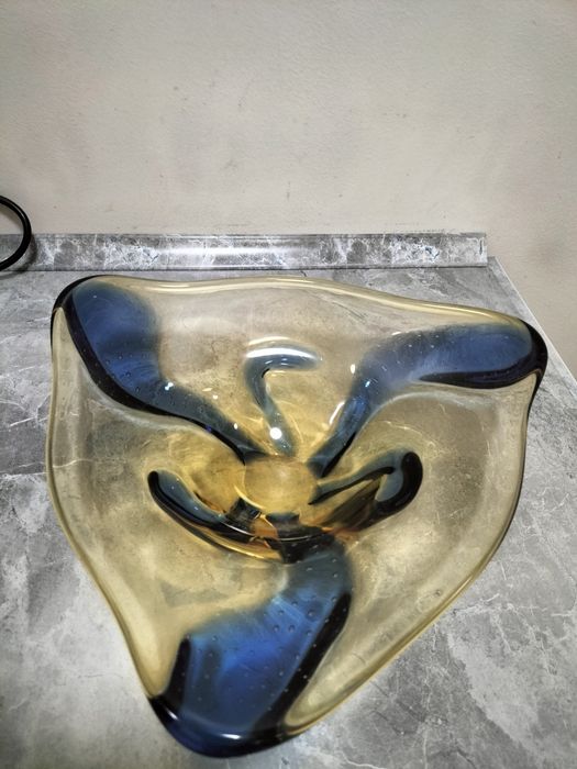 Продам чешскую вазу.