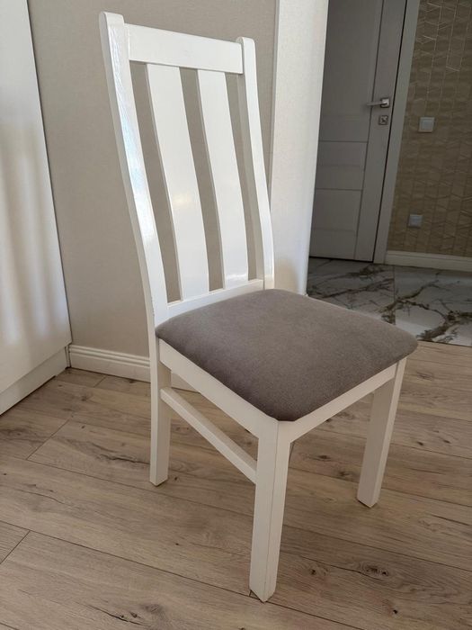 Стол со стульями