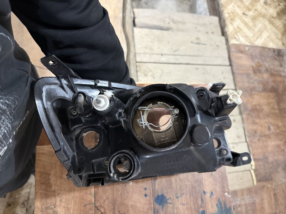 Фара гранта левая