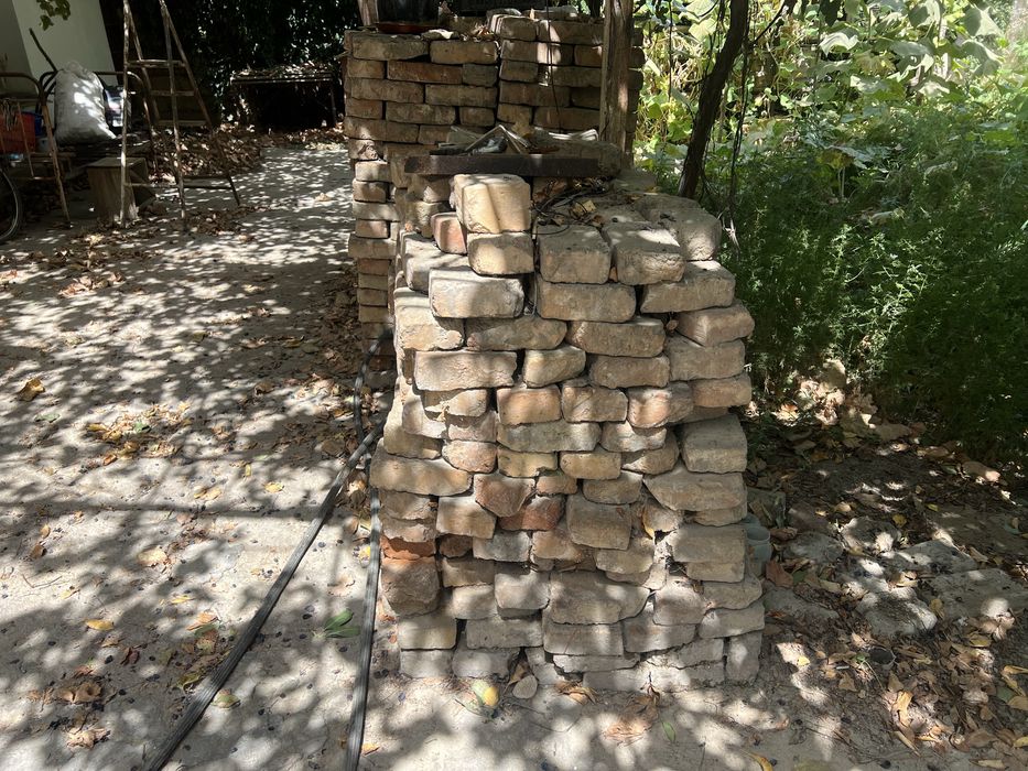 Продаётся Жонны кирпичиот.для строителства