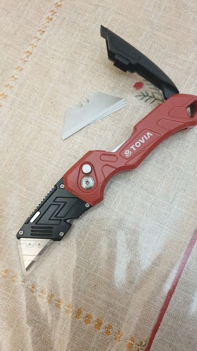 Сгъваем макетен нож Tovia HKA42