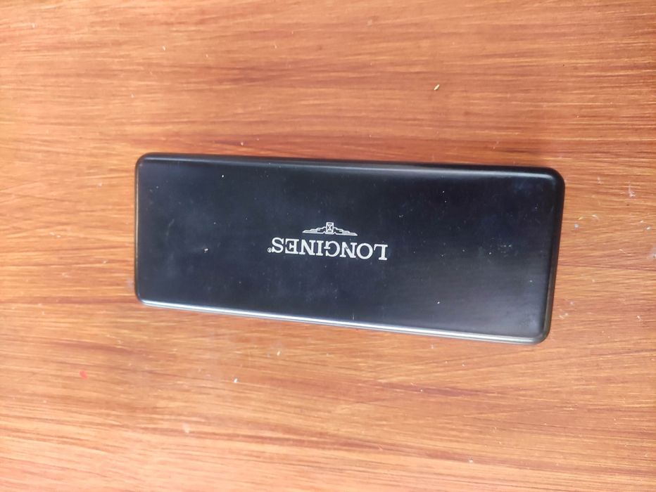 Продавам кутии за стари часовници