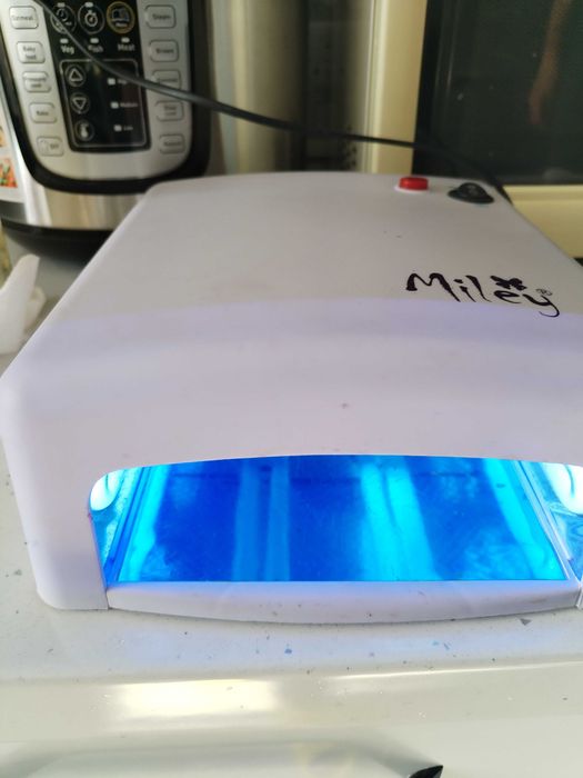 Lampa UV pentru unghii