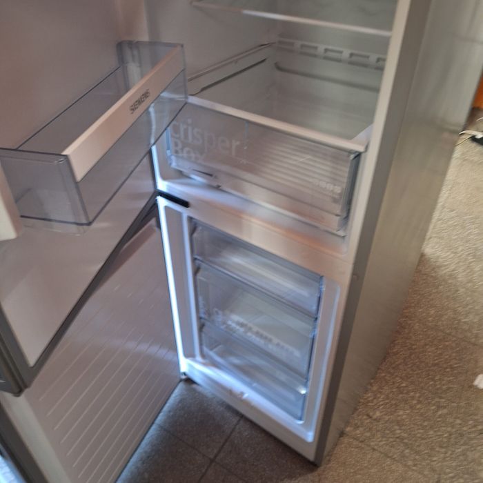 Висок иноксов хладилник с фризер Сименс - гаранция 12м