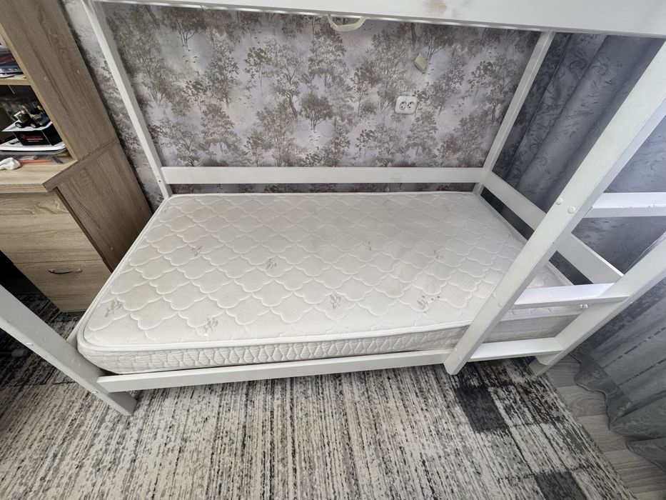 Продам двухярусную кровать
