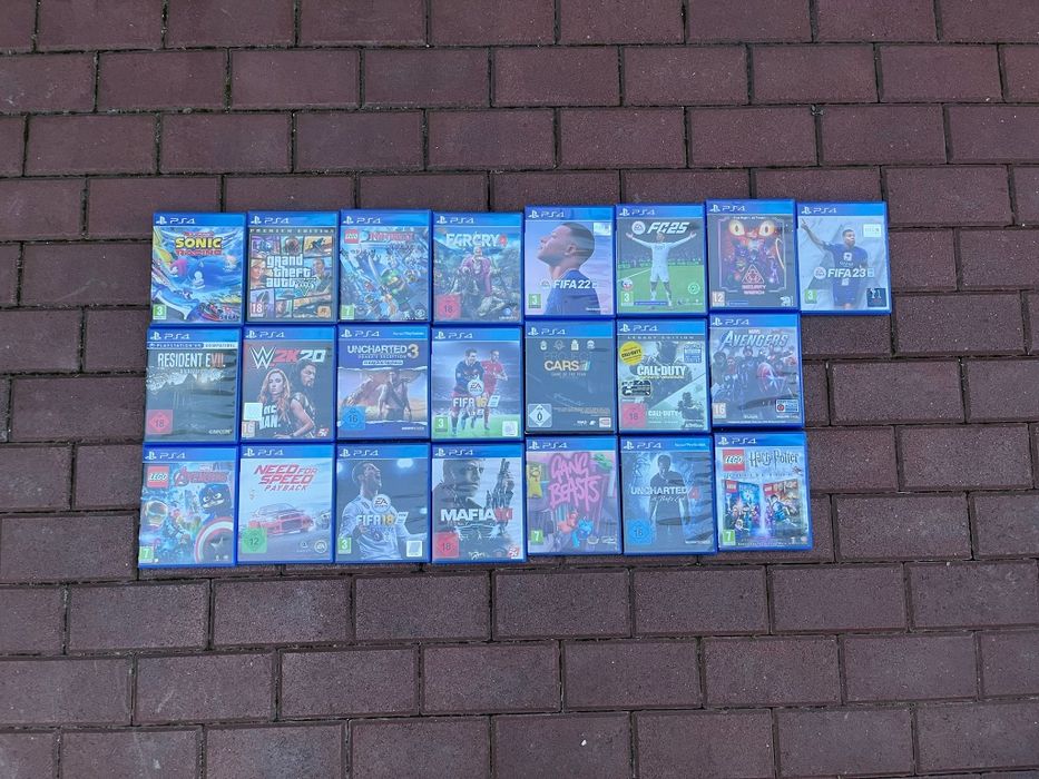 Sony PS4, 500GB, model CUH-1116A, 2 manete de joc, 22 de jocuri diferite + cablu de alimentare şi cablu usb pentru manetele de joc