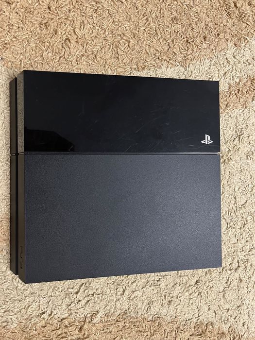 Ps4 cu 2 manete si 1 joc
