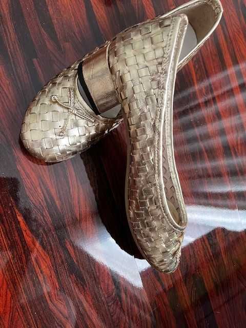 Плетени златни балеринки от естествена кожа