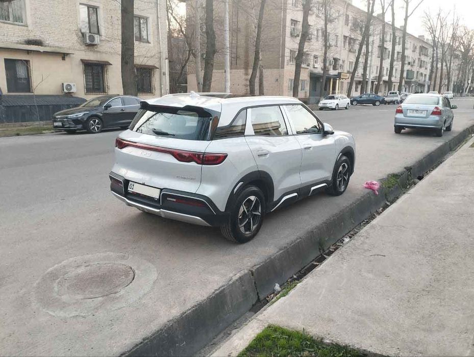 Продам свой BYD Yuan Up. Официальный. 7.100 км пробег. Отл. состояние