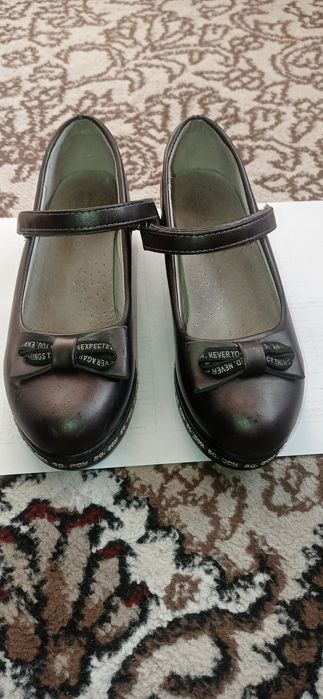 Киз болалар туфлиси сотилади