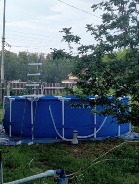 Большой бассейн ( не для детей )