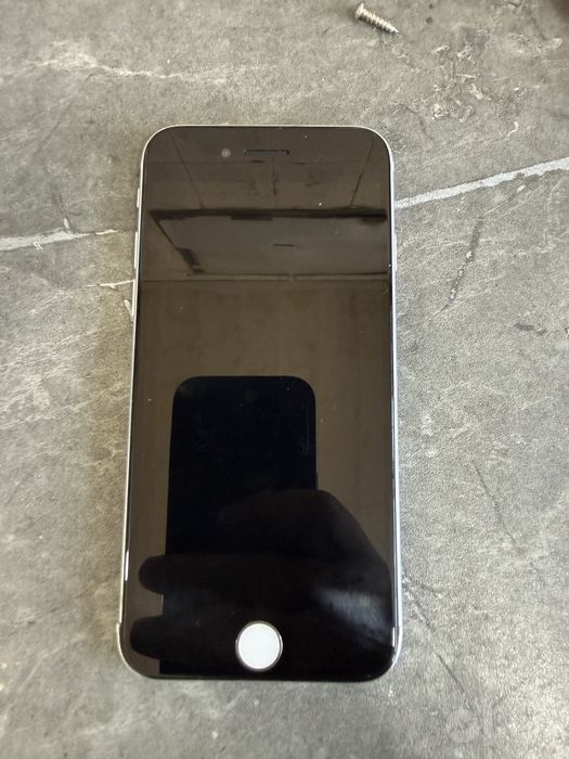 iphone 8 sotama ayibi bor