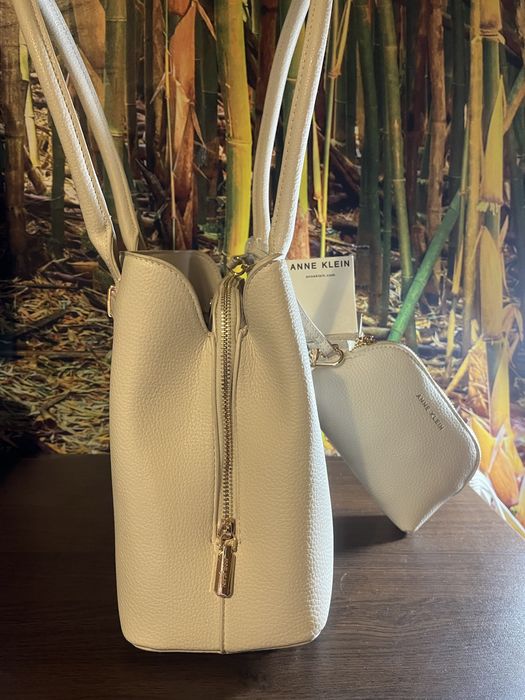 Намалена! Класическа чанта за ръка Anne Klein