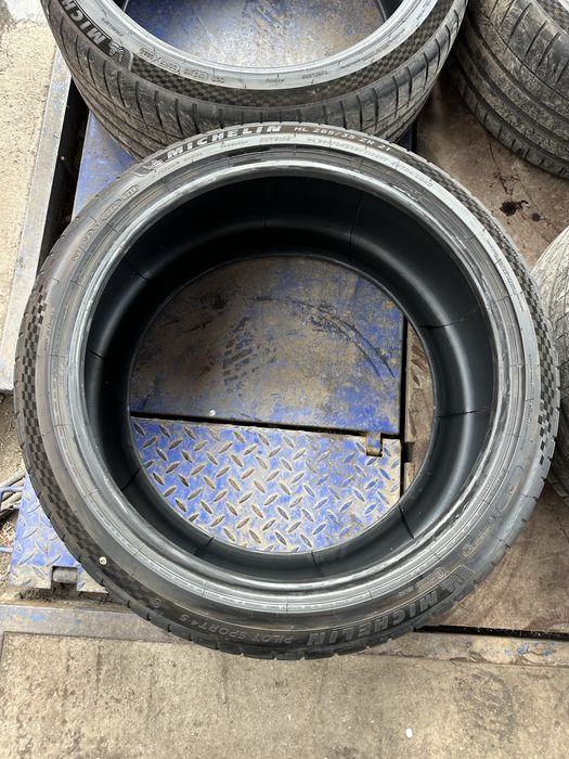 Продавам гуми Michelin Pilot Sport 4s  285/35/21-255/40/21