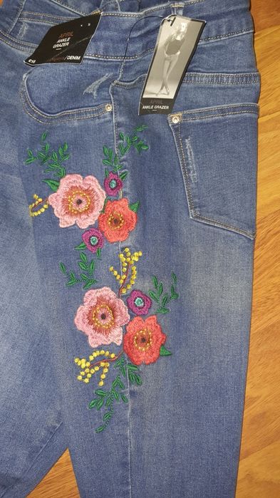 Blugi dama cu broderie