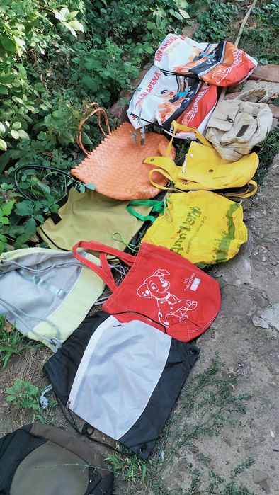 Trolere, genti de voiaj, de plaja,  rucsaci de munte, de școală