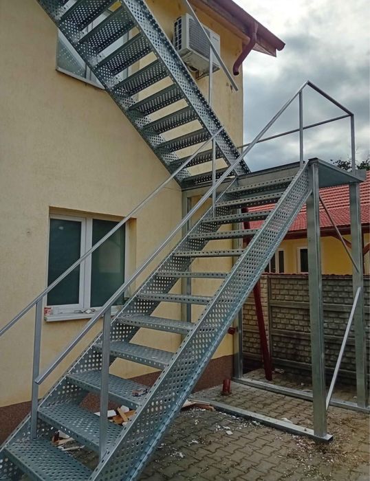 Scari zincate de exterior