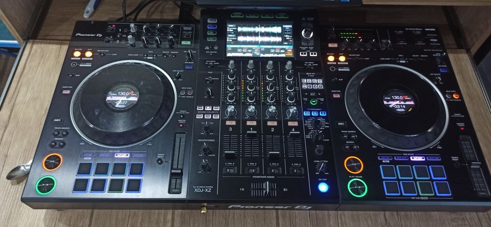DJ контроллер Pioneer XDJ XZ