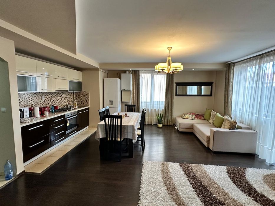 Apartament 3 camere, Str Zimbrului , ultracentral, etaj 1, bloc nou, parcare subterana, complet mobilat si utilat