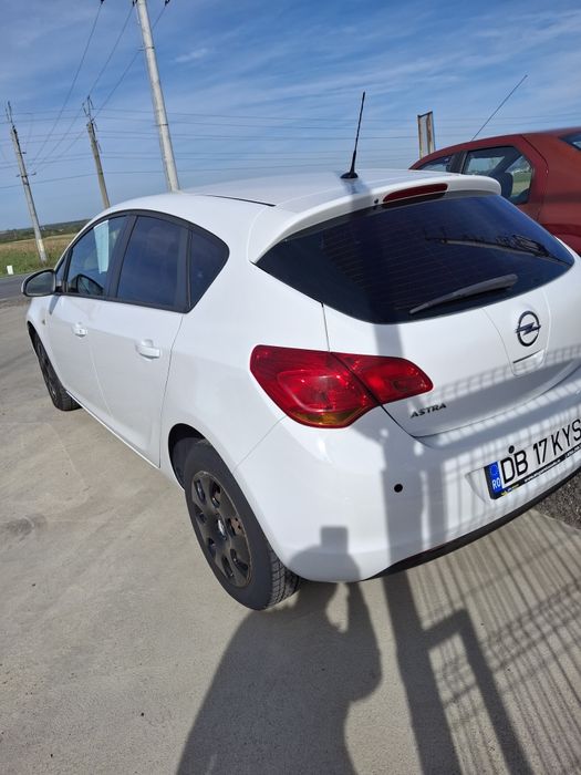 Opel astra j  2012