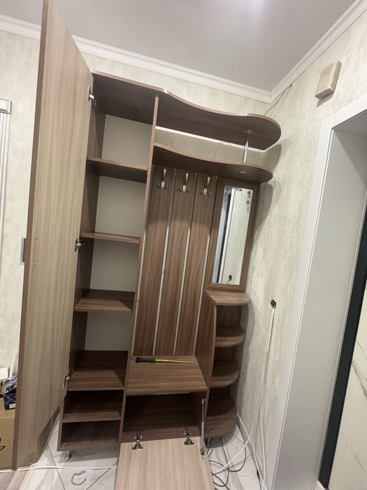 Продам прихожую  в идеальном сострянии