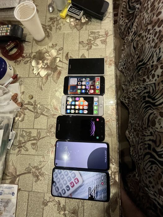 Продавям телефони сички работещив мн добар види без проблеми предпочит