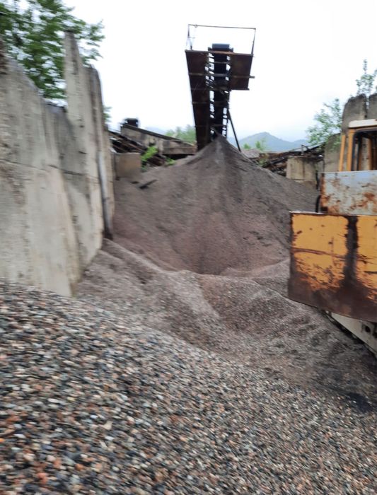 Vând nisip și sort etc