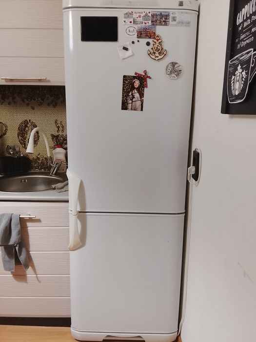 Продам холодильник рабочий 50 000 торг