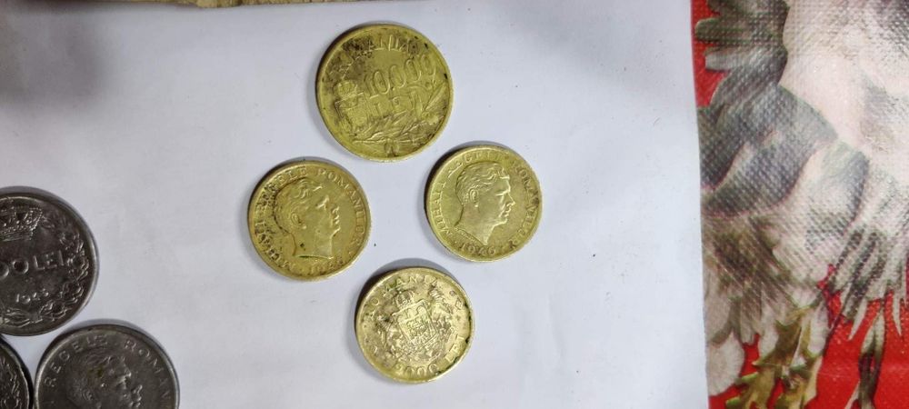 Bani vechi de vanzare