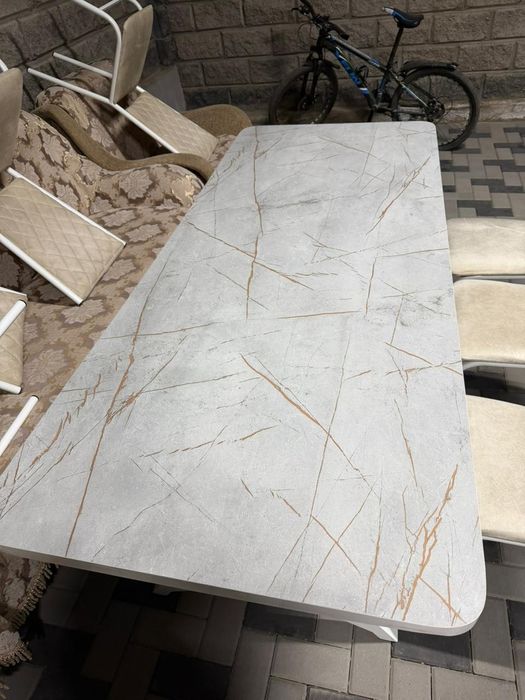 Продам стол со 8 стульями