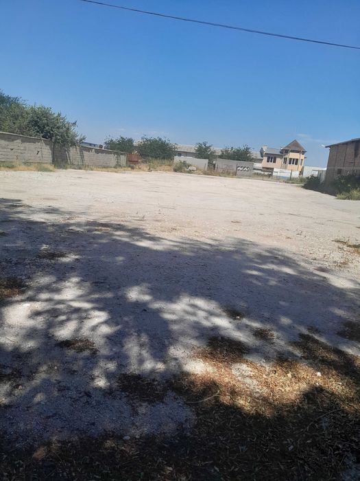 Давам под наем база с асфалтова площадка